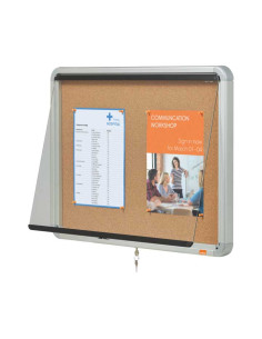 VITRINA NOBO CON FONDO DE CORCHO 692x752cm 2