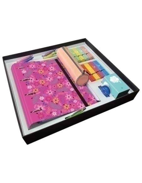 SET PAPELERIA MARIOLA FLORES PREMIUM 34 PIEZAS 1x Caja de carton forrado reutilizable 1x Carpeblock 4 anillas 40mm 1x Lapicero c