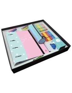SET PAPELERIA MARIOLA SERIE INSTI N2 PREMIUM 34 PIEZAS 1x Caja de carton forrado reutilizable 1x Carpeblock 4 anillas 40mm 1x La