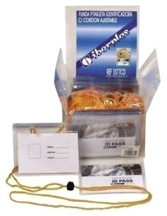 FUNDA DISTINTIVO IBERPLAS PVC 200 PLNJcon CORDON AJUSTABLE 65x105mm PAQUETE de 50